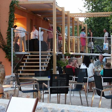 טרולוס Astoria Hotel מראה חיצוני תמונה