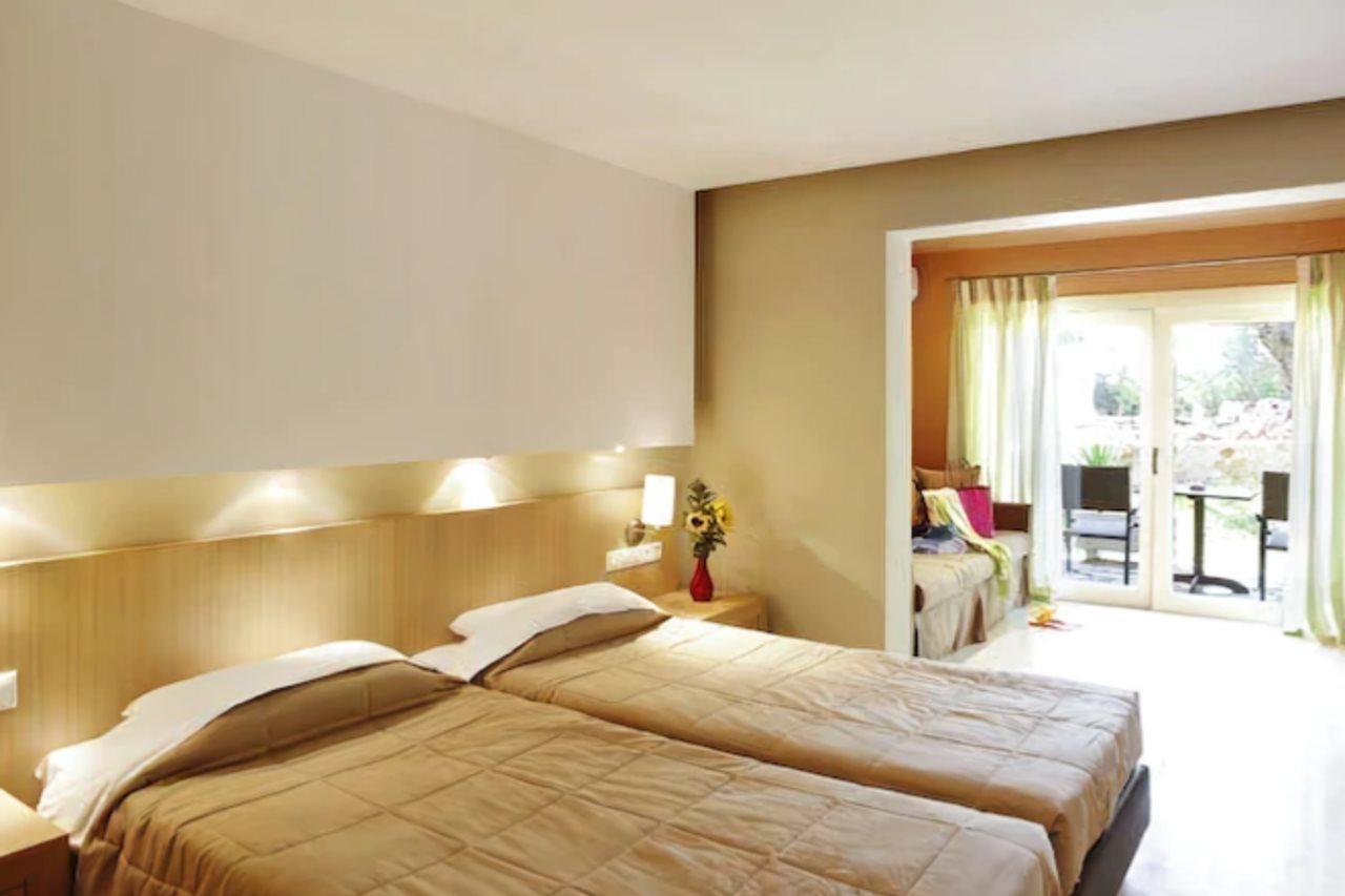 טרולוס Astoria Hotel מראה חיצוני תמונה