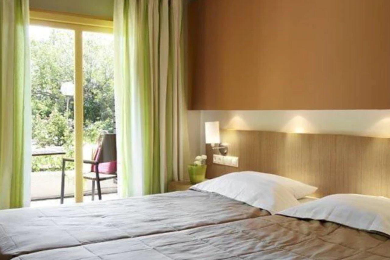 טרולוס Astoria Hotel מראה חיצוני תמונה