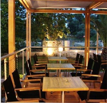 טרולוס Astoria Hotel מראה חיצוני תמונה