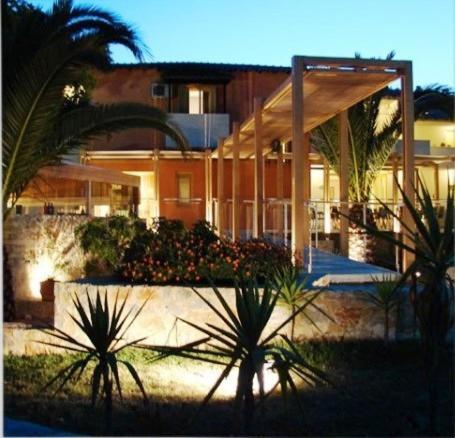 טרולוס Astoria Hotel מראה חיצוני תמונה