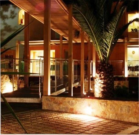 טרולוס Astoria Hotel מראה חיצוני תמונה