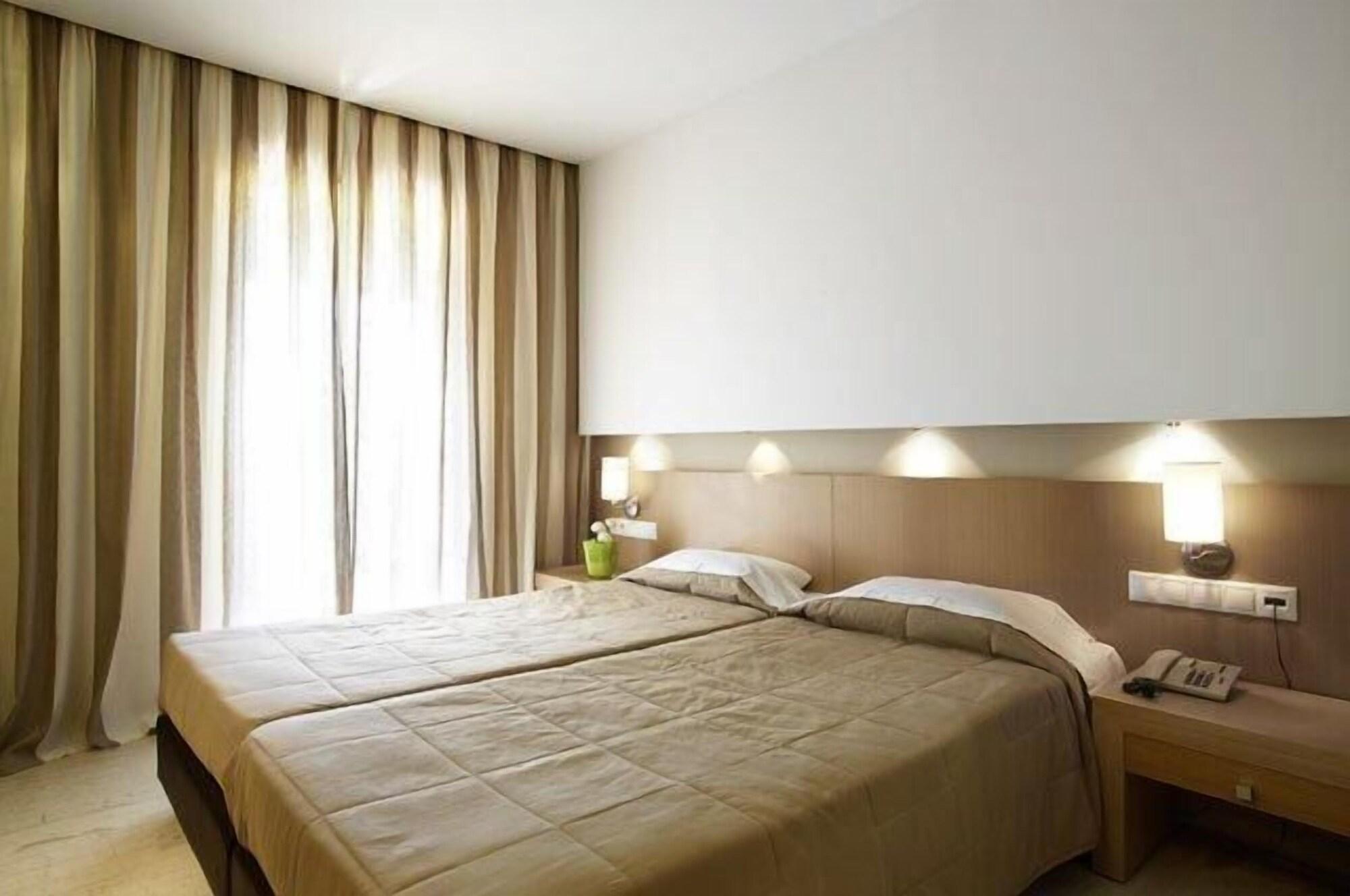 טרולוס Astoria Hotel מראה חיצוני תמונה