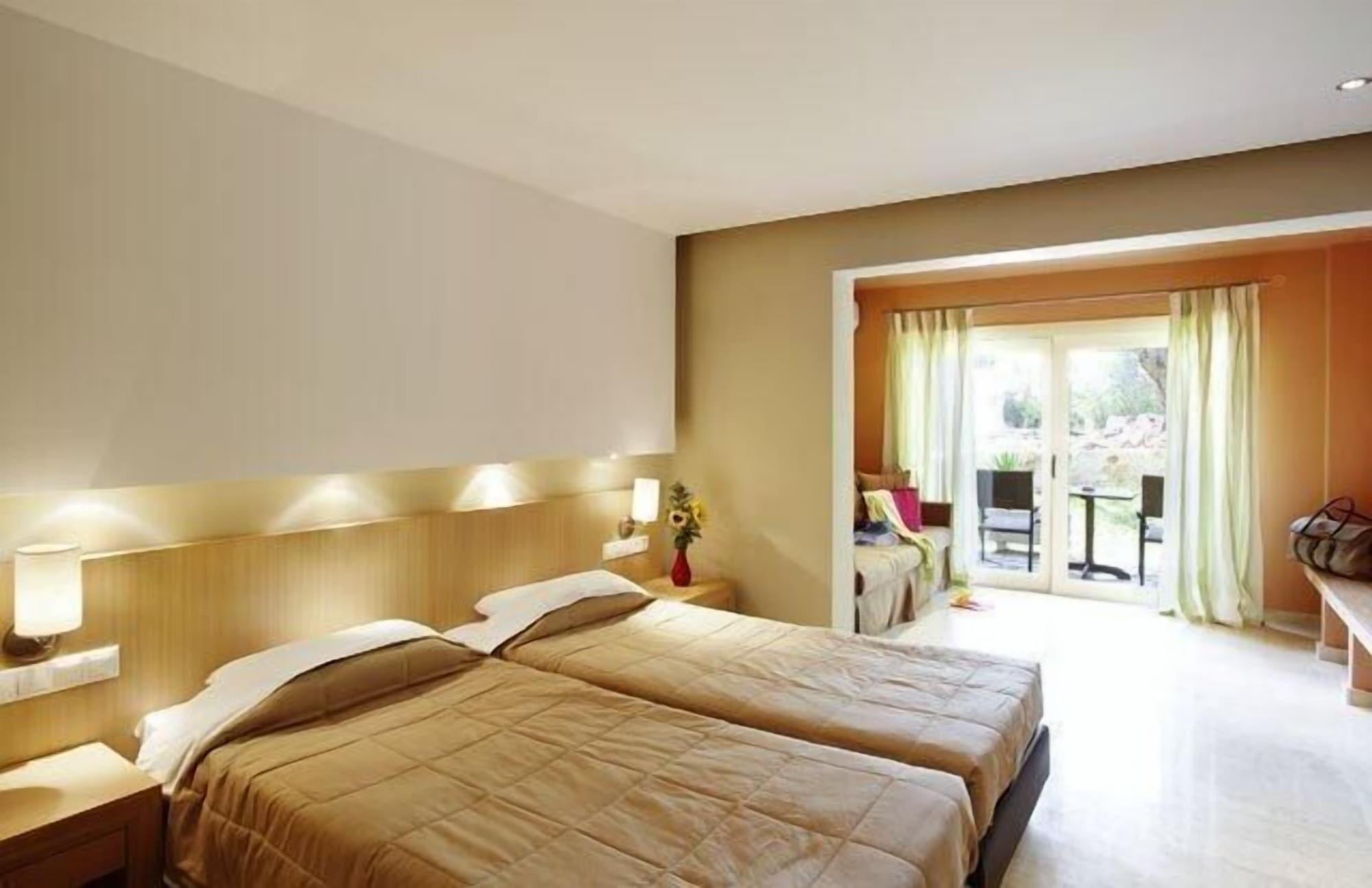 טרולוס Astoria Hotel מראה חיצוני תמונה