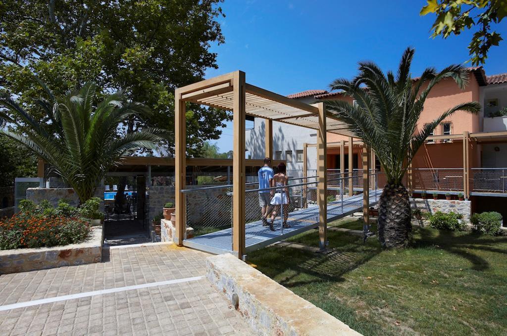 טרולוס Astoria Hotel מראה חיצוני תמונה